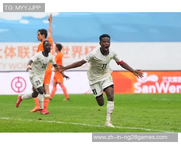 现代足球巨星英语风采解析 聚焦世界顶级球员的语言魅力与赛场表现